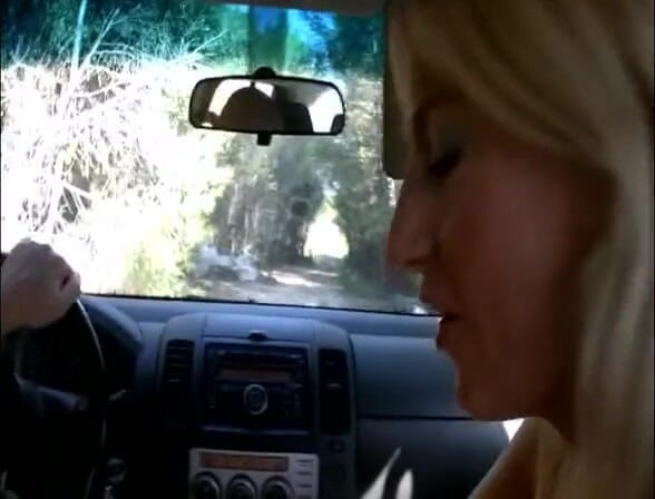 European Classics: Pega milf chupa pau grande no carro e é arada anal...