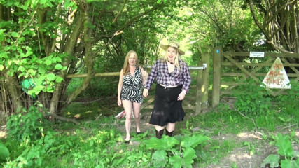 Dirty Doctors Clips - Mature British Lesbians: Ven na procházku