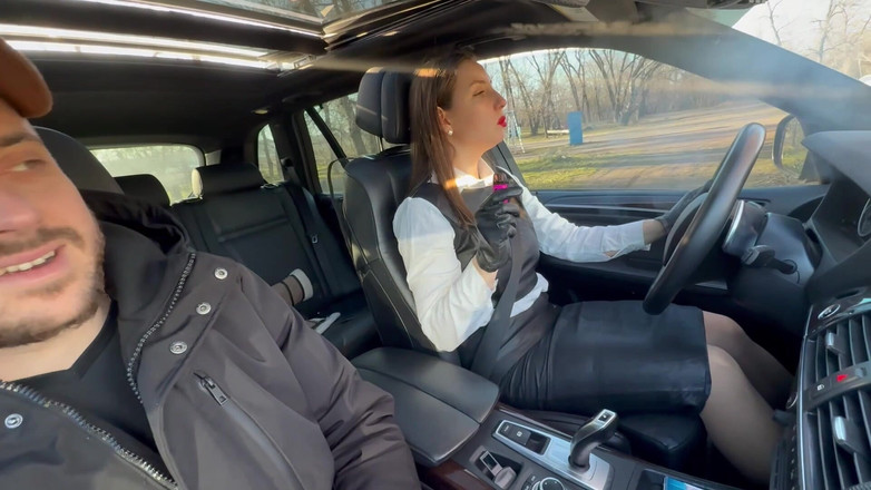 Hottie goddess: Mléčná bohyně si hraje v autě