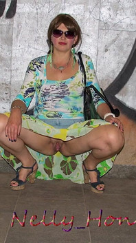 Compré botas rojas sin bragas y obtuvo esperma en mi cara
