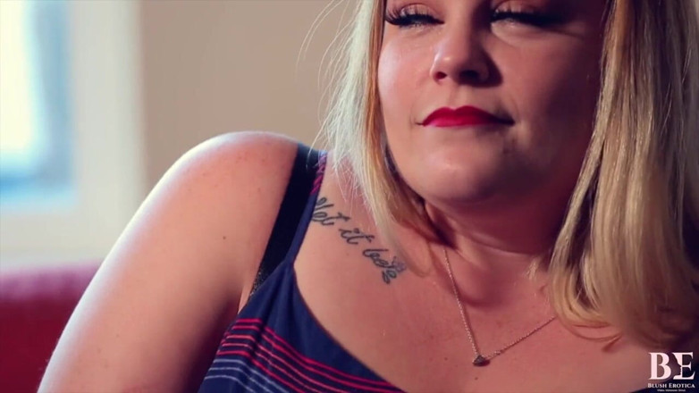 Blush erotica: Luna Storm iş yerindeki ateşli adam tarafından çok dikkati dağılıyor