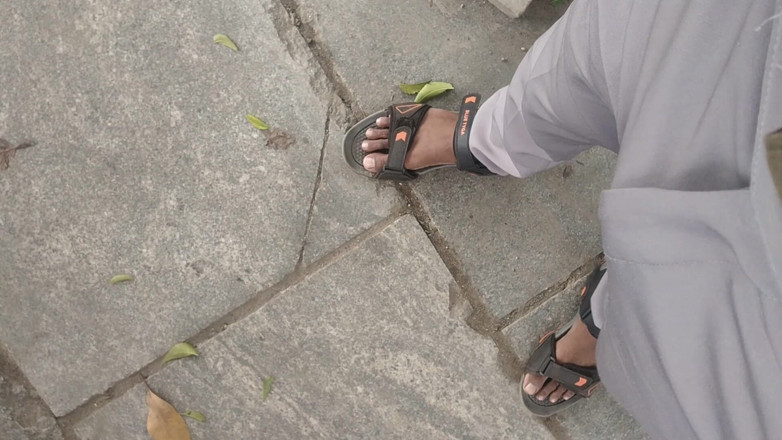 Tamil 10 inches BBC: バス停でのタミルテンインチBBCショー