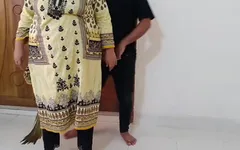 पंजाबी हॉट नौकरानी मेरे कमरे को साफ करती है फिर मैं उसकी गांड चुदाई देता हूं क्योंकि मेरी पत्नी आज घर पर नहीं है