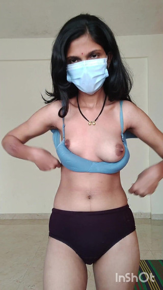 Desishycouple: Самотня дівчина Шивані дрочить сама. Частина 1