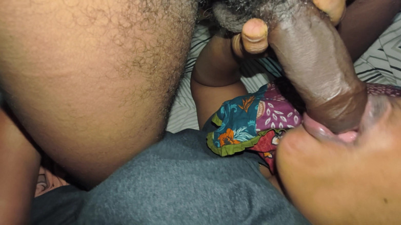 Realmallucouplevlog: Mallu nadržená manželka kouří a jezdí na manželovi čůrákovi