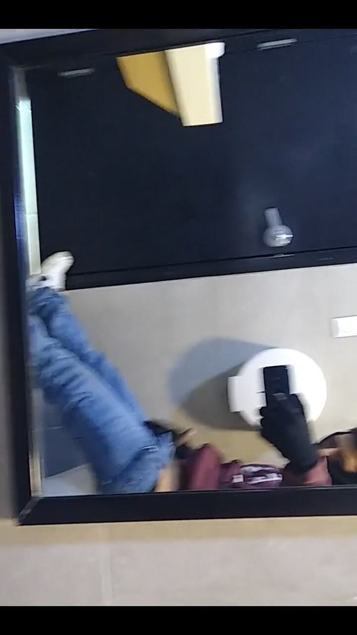 AlexAlejandro13: Разливающееся молоко в туалете KFC