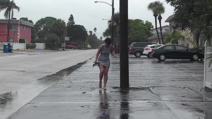 Barefoot in Florida with Cumshot and Fucking (Popp Sylvie)