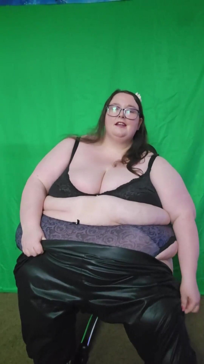 SSBBWLadyBrads: SSBBW Goddess Tight Leather Pants Custom