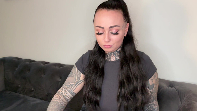 Miss Valentina: 彼女の背後で