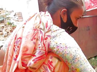 Your Soniya: Indische dorps-Bhabhi geneukt door haar Devar in vorm - virale video