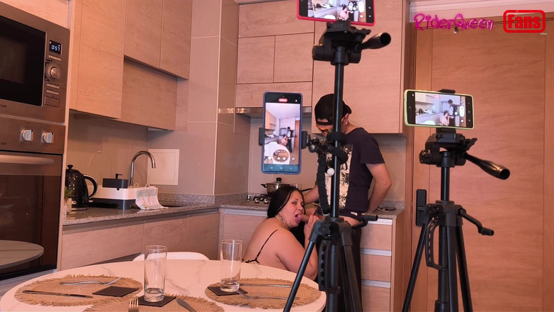 Riderqueen: Vídeo para fãs - enteado visita madrasta na cozinha