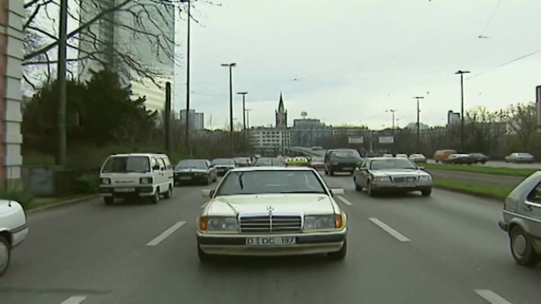 Vintage Climax: Sexy teenagerka přerušená macechou na sexy trojku