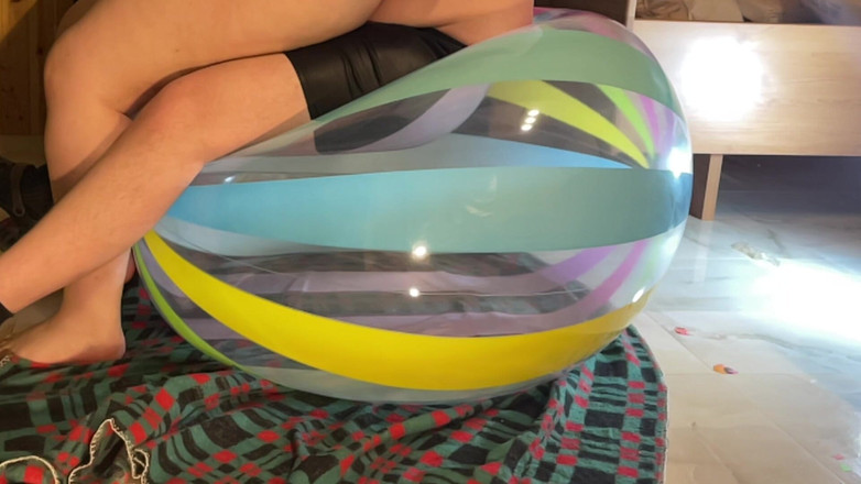 BeachBallsDuo: Två enorma 42 och 48 beachbollar krossade under våra 200 kg!