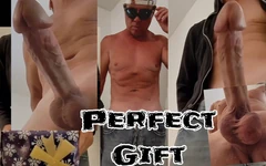 完美礼物是一个大鸡巴和大量射精