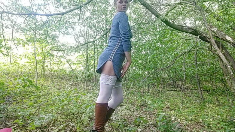 DirtyLubov: Masturbating in the Forest with an Anal Plug