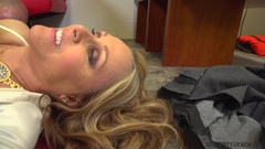Real Dirty Videos: MILFka Julia Ann pomáhá lektorovi a učit Ralpha dlouho o...