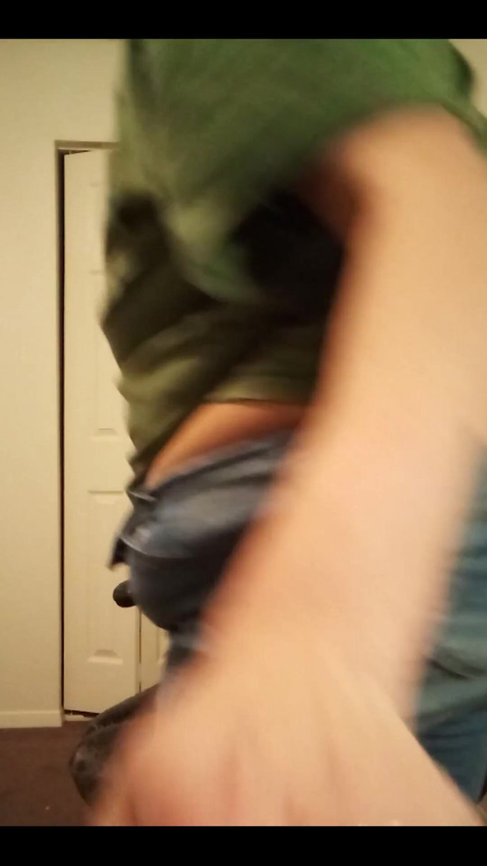 DeesDeepThroat: 3105217637.mp4