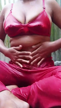 La doccia sexy della cognata