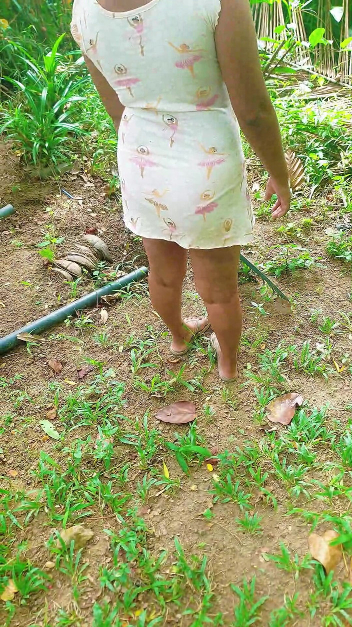Tiyana: Delivary Guy Payed Homemade Hotwife to See Her Asshole