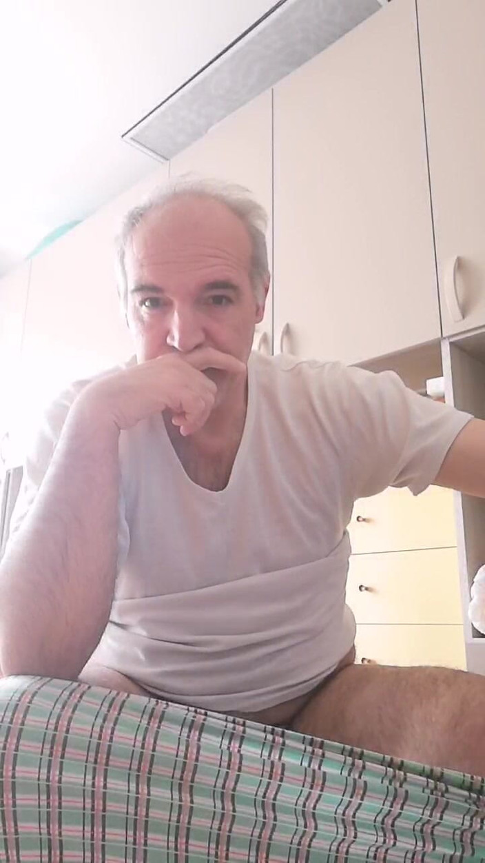 Setesesso7: 쾌감을 느끼며 자위하기 위한 예비 운동!