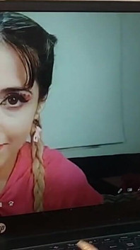 Vecinul meu mă fute tare în fund după ce l-a provocat