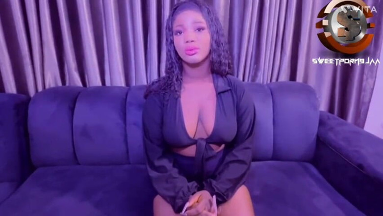 Tusweet9ja: Big Ass Zandy Taking Cum on Her Massive Ass