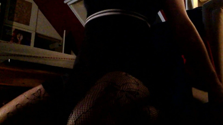 Joslin: La sissy joslin prende un dildo nel culo