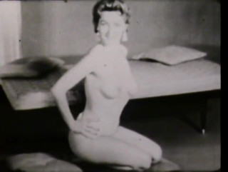 Vintage Usa: Sexy young bitch loves to play in vintage sexy videos