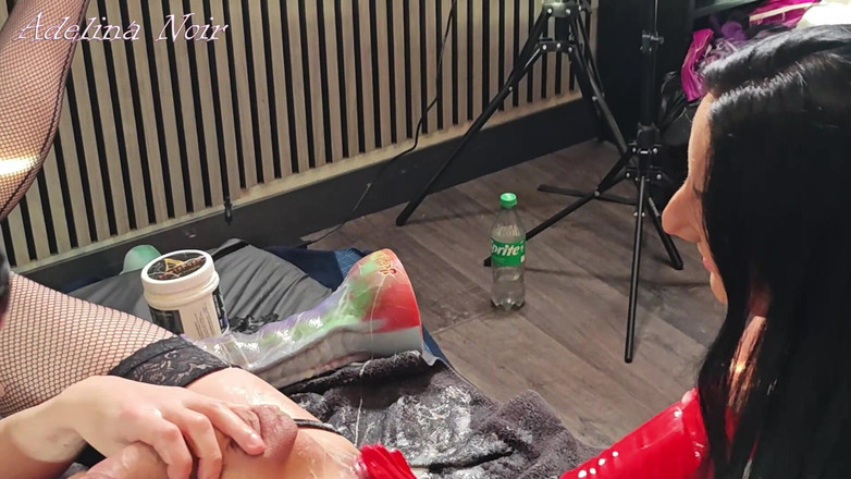 FISTINGQUEEN: Dvojité anální pěstní fisting s paní Lucianou a Adelinou Noir