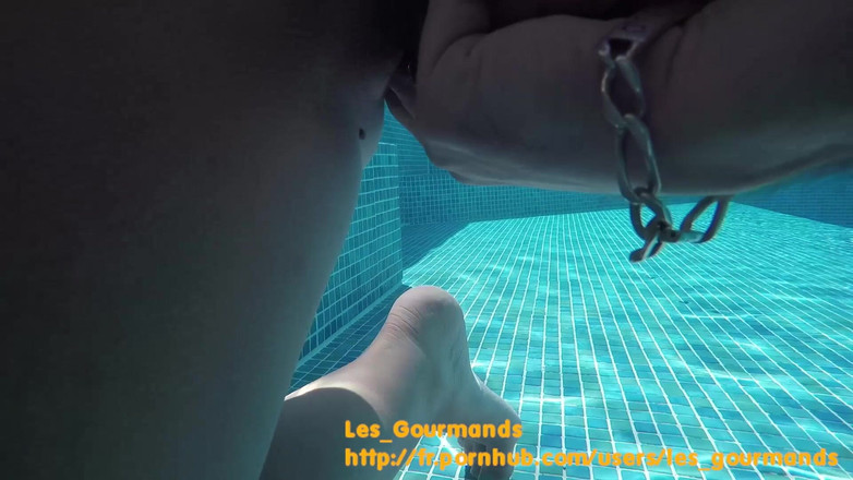 Les Gourmands: Šukání v bazénu v Řecku, s rambone dildom a velkým výstřikem