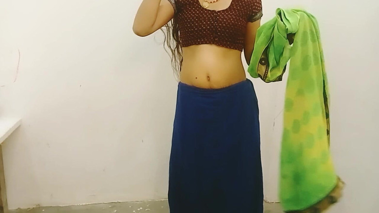 Ankurpriya000: Deine priya bhabhi zieht sich vor ihrem devar um