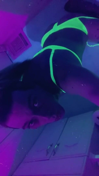 CarmenMelatonin: สาว rave น่ารักพร้อมปาร์ตี้