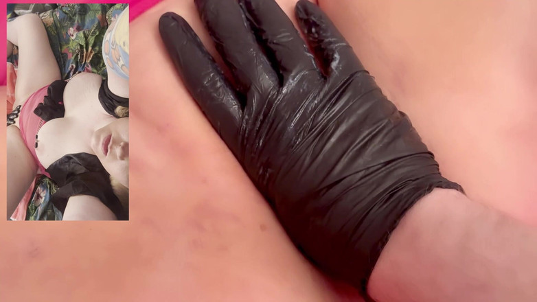 MissFFW: Fuck Bud karmi moją chciwą cipkę palcami i pięścią