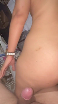 Grande culo latina scopa un ragazzo con un grosso cazzo