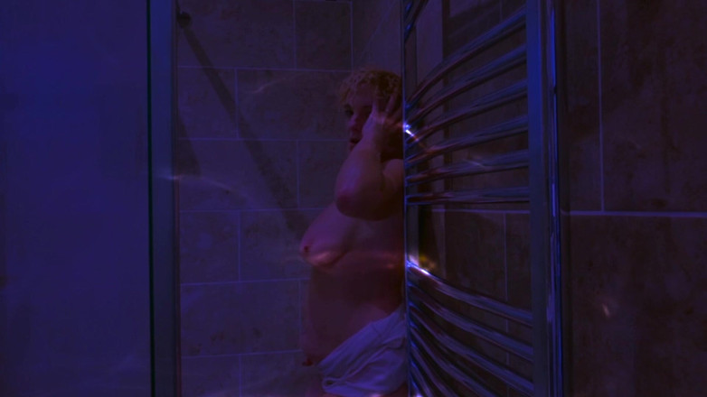 The adventures of Kylie Britain: Seducción mojada