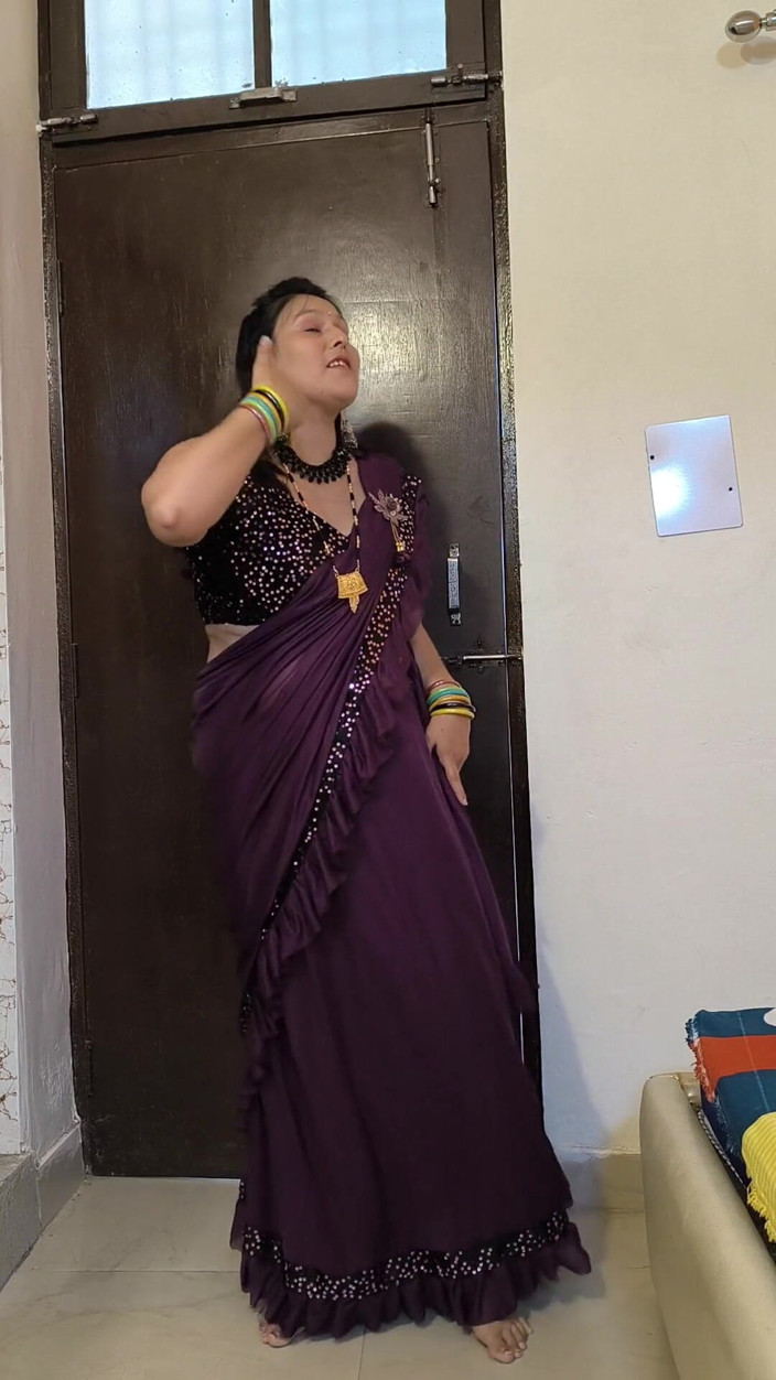 Puja555: Desi Puja Bhabhi Menari Bogel