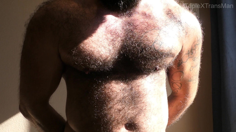 TripleXTransMan: 侵略性的变性男性身体崇拜