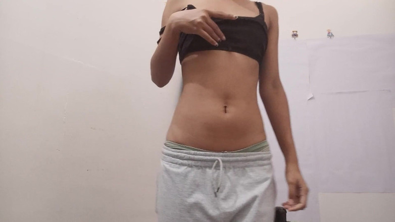 desigirl93: 我正在自慰，记得家里没有人，我一个人，我很想你，我很享受我热辣的青春慢慢地