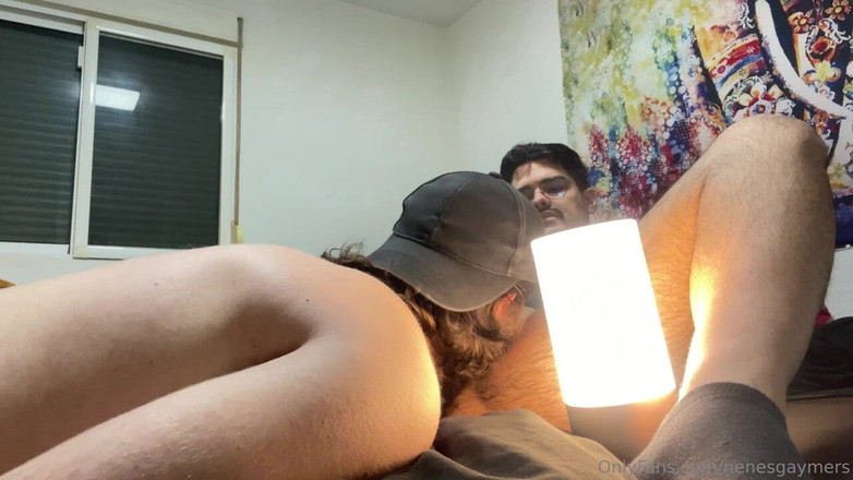 Nenesgaymers: Sperma i munnen