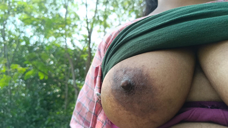 Apple baby: Uniform studentka venku