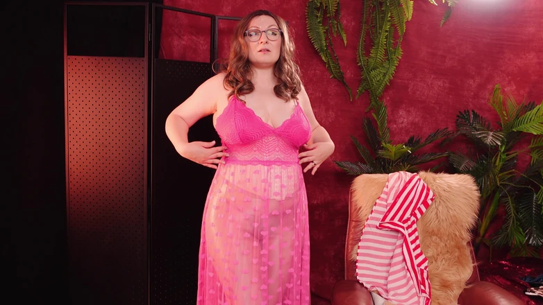 Arya Grander: Prueba el recorrido para gordita milf: vestido transparente de lencería...