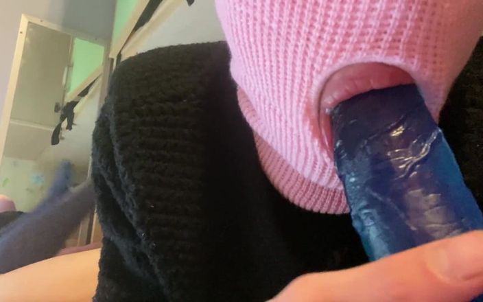 Ses_van: Молода фембойка таємно відкриває свою дупу ділдо