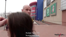 Obez sürtük minibüste sınırsız bir tükürme macerası istiyor