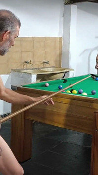 Las Carmonas jugando al billar desnudo con ese pellizco caliente