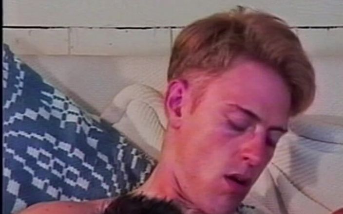 Gay vintage vibes: Hombres intensos en sincronización 9