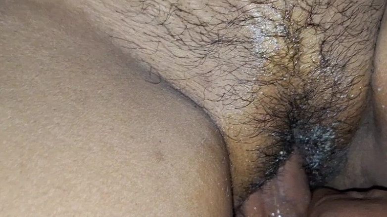 Wifeee: 性爱模特sabita得到毛刺服务，甘德伯尔的视频