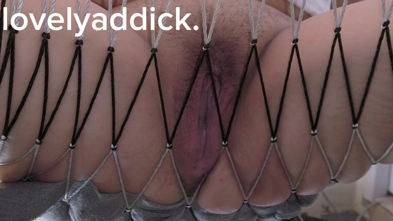 Lovelyaddik: 正在摇晃的继妹被亲吻了