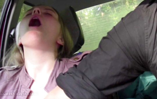 Young natural hitchhiker girl