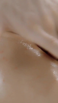 Hravá Holka Ginebra Bellucci Chce Masáž Před análním Sexem