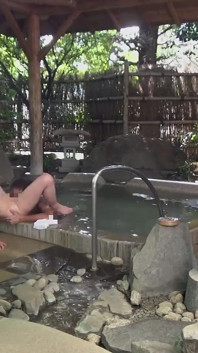 Imagini obscene Surprinse de camere în Hot-Spring